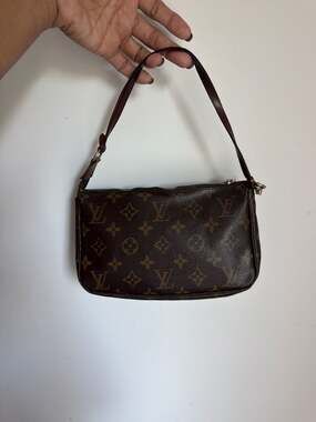Vintage Louis Vuitton Monogram Pochette Accessoires Canvas Handbag with certific